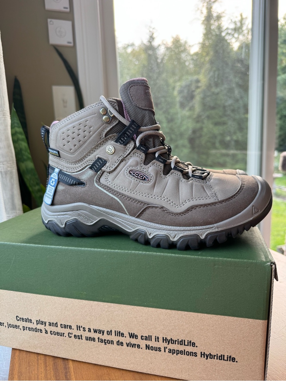 KEEN Targhee IV Mid Waterproof Hiking Boots — Women’s 8 Wide